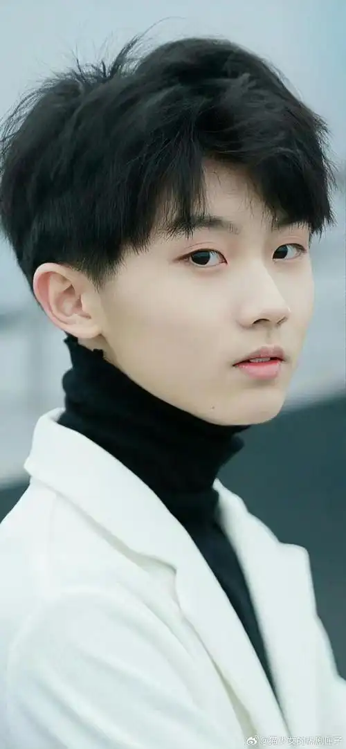 带小帅和简亓居然只差了两岁 12岁的鬼马带小帅……|马嘉祺_新浪新闻