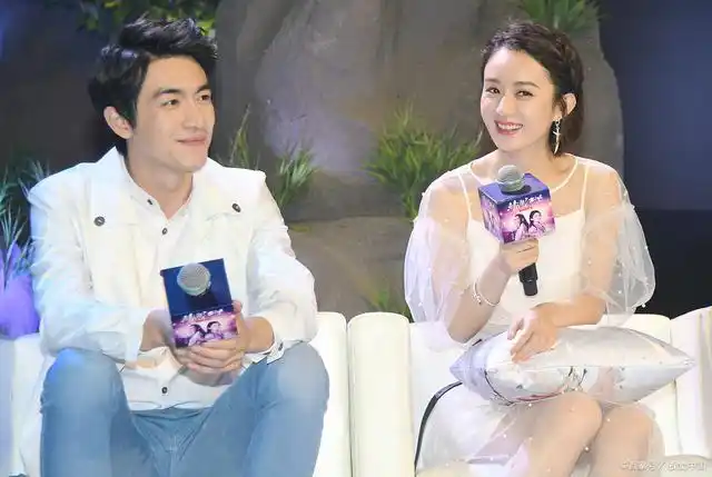 林更新和赵丽颖配一脸