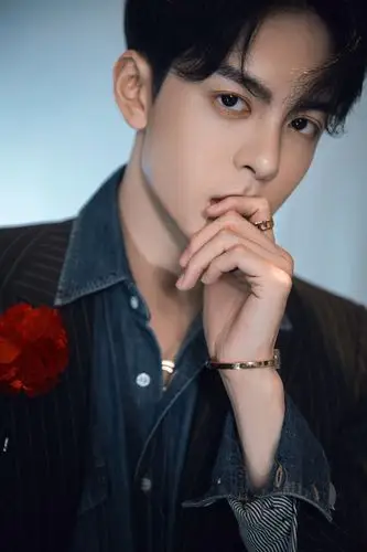 曾舜晞冷峻帅气西装写真图片