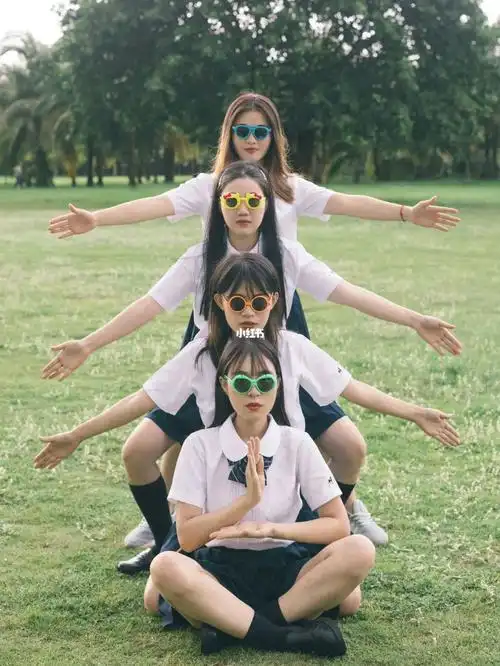 可以和朋友一起拍的沙雕姿势创意毕业照76