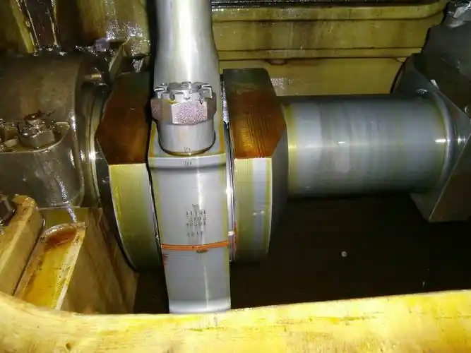 "sulzer"无润滑迷宫式活塞压缩机检修图片