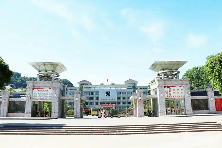 四川省巴中中学关于2018届招收复读生公告 - 简书