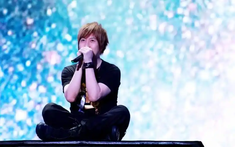 五月天倔强演唱会万人合唱