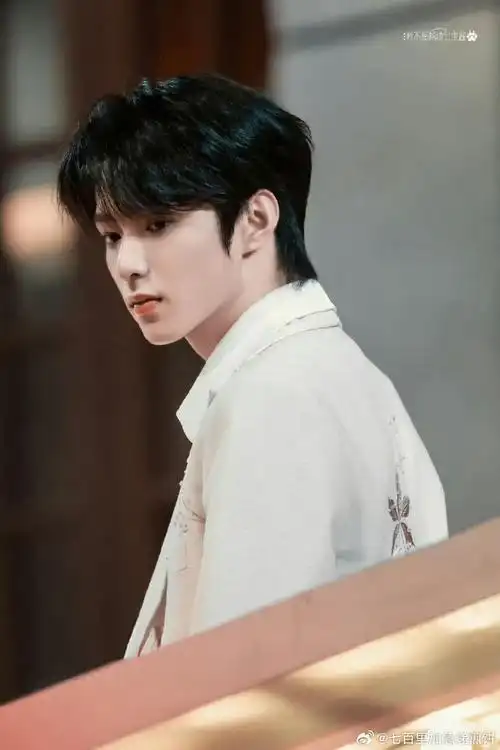 刘耀文扑面而来的帅