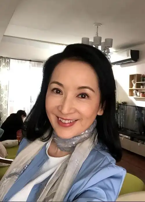 女星龚慈恩:情断黄日华,两任丈夫"背叛"她,60岁坚强优雅