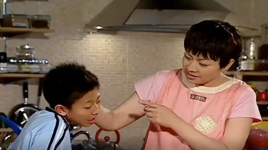 家有儿女刘星欺负弟弟反被妈妈教训