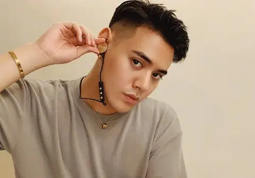 男生背头剃两边短发发型