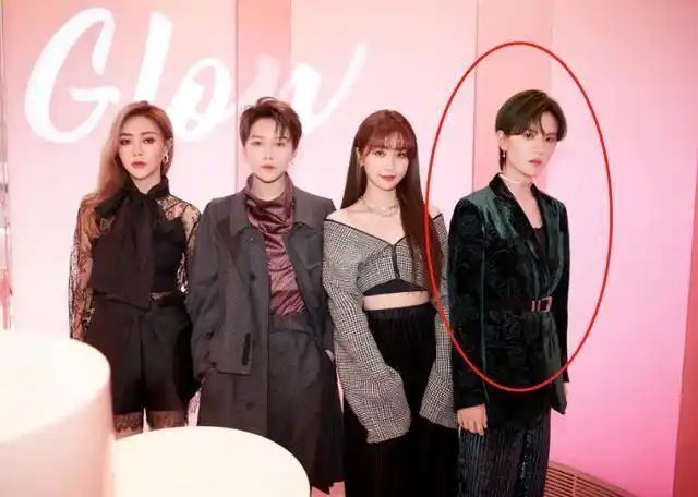 陆柯燃美在哪儿?跟虞书欣刘雨昕出席活动,合影就能看得出来