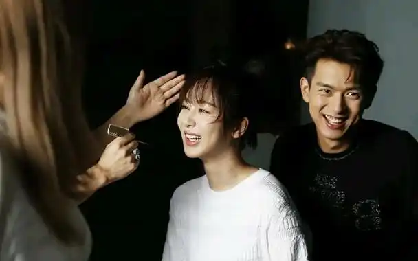 近日,有网友发现杨紫和李现的互动频率越来越高,两人频频被拍到同框