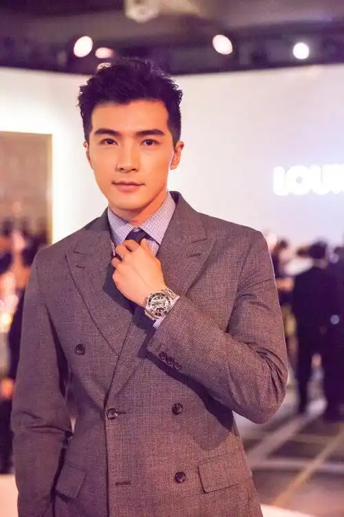 lv的顶级珠宝私密晚宴,台湾第一美男贺军翔短发亮相竟如此绅士
