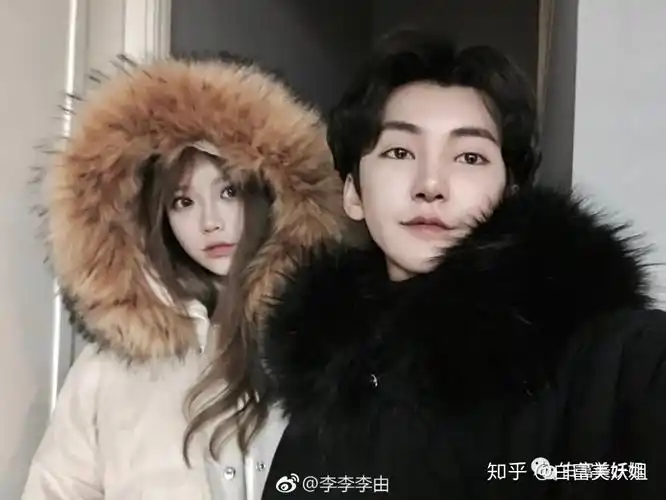 有意思的是,温婉第一次和李由见面时,发微博称李由是"他".