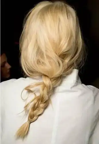 蓬松凌乱的麻花辫.也是美的让人醉!