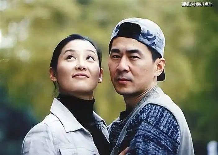 张嘉益新剧被嘲上热搜:男戏骨们扮嫩更可怕,57岁演小伙太尴尬_陈建斌