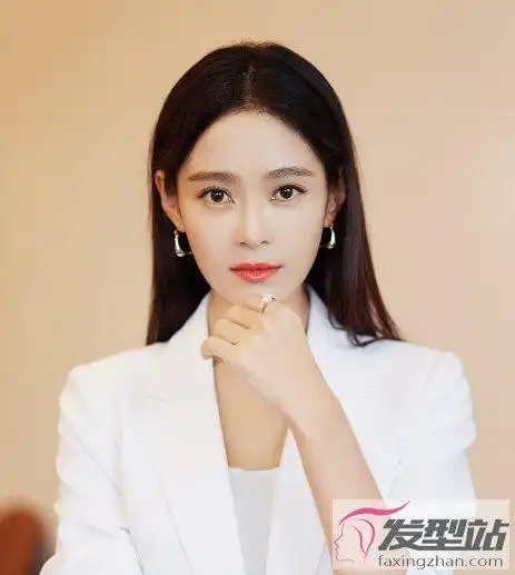 女生中分发型怎么剪好看女明星带你解锁最in时尚发型