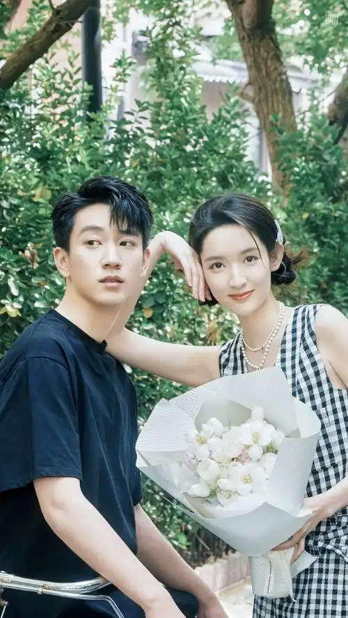 网剧你给我的喜欢# 王玉雯× 王子奇 壁纸 676767 cr@虚拟映射