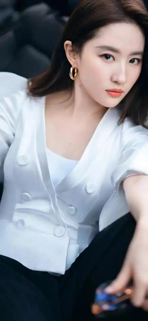 央八新剧定档,躲过了女主刘亦菲,却被45岁的霍建华给惊艳了