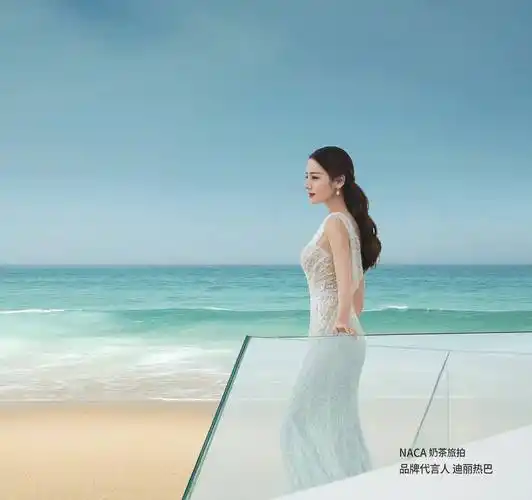 迪丽热巴婚纱大片 穿一袭露肩深v白裙勾勒曼妙身姿 身材时尚时尚_白色