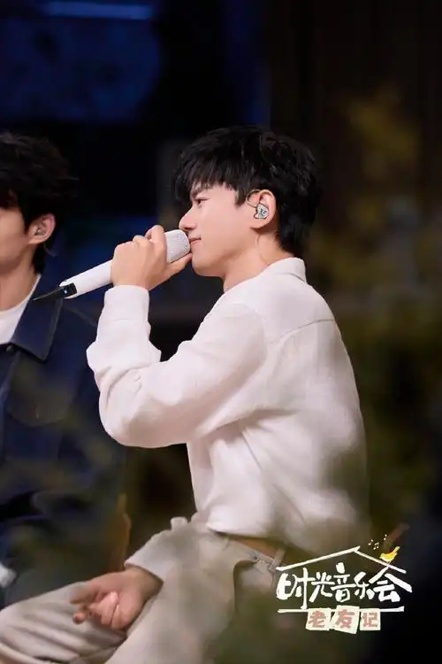 【#时光音乐会#第九期剧照】@张杰连唱两首各有韵味,和杰哥一起享受与