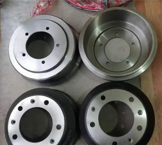 东风货车配件后刹车鼓制动鼓备胎支架尿素泵带尿素罐总成液压油顶手压