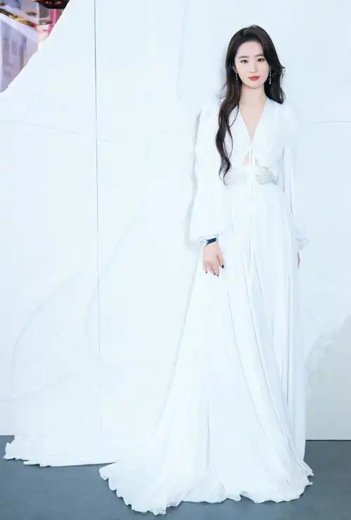 刘亦菲下午茶随拍##刘亦菲白色长裙生图