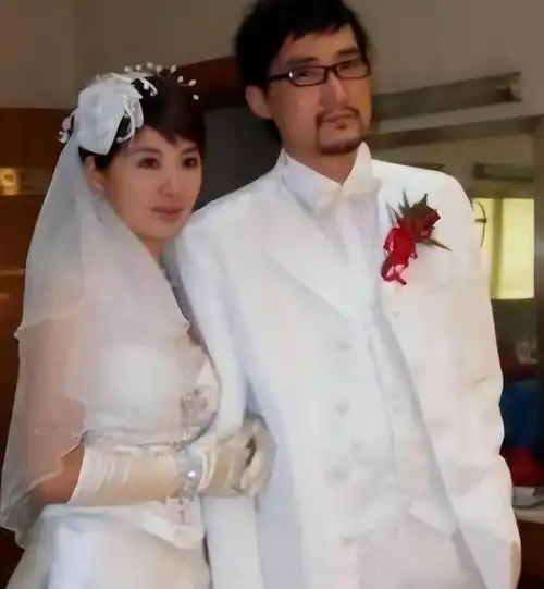李佳璘靠一部剧吃一辈子,二婚嫁给"穷小子",如今丈夫也走红了