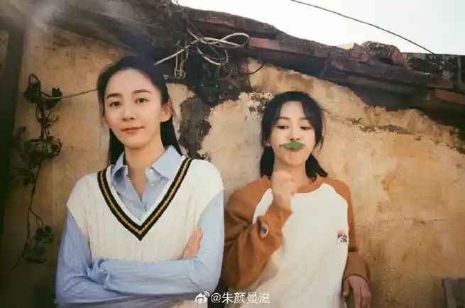 杨紫朱颜曼滋合照##朱颜曼滋晒与杨紫合照