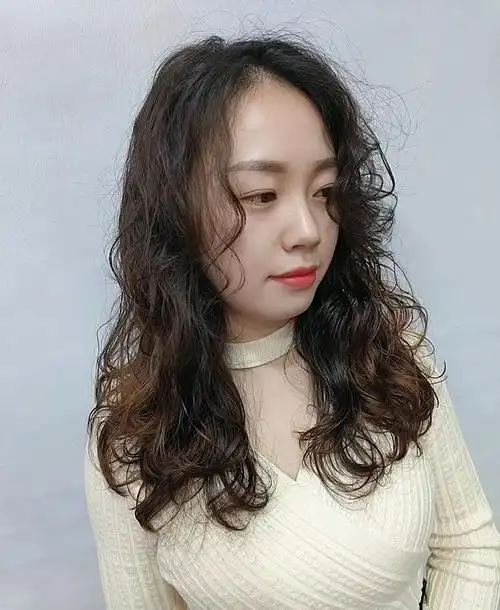 最火还是这3种,大多女性做完都很美|刘海|微卷|脸型|烫发|减龄_网易