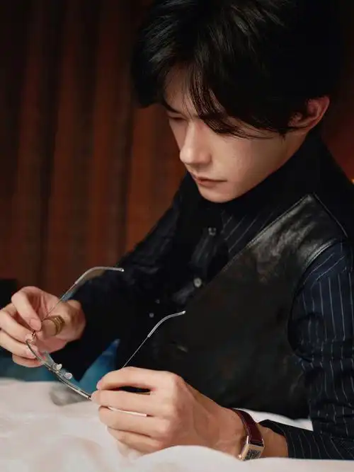 四和四的鼻子91  @tfboys-易烊千玺01  #易烊千玺月末碎片##四字