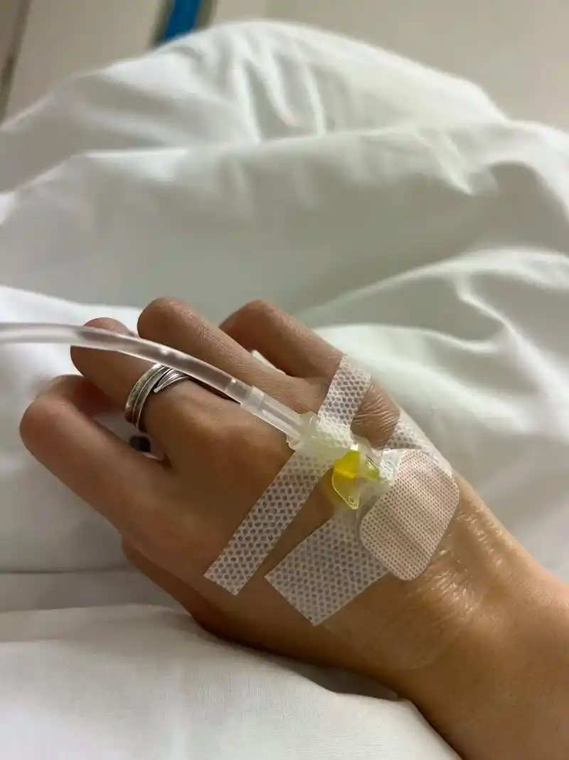 请假专用图 #输液 #打吊瓶 拿去请假姐妹们 - 抖音