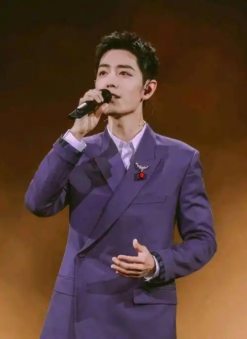 红海是一个记号,也是肖战绝地挺拔的一个信号,红海不是给内娱秀肌肉