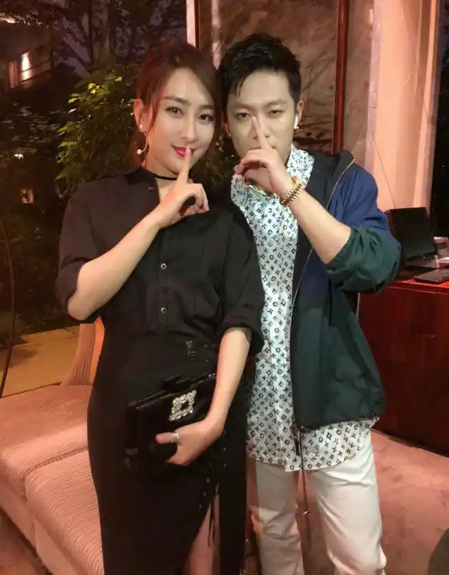 马苏曾晒李小璐和pgone合照还说有个秘密