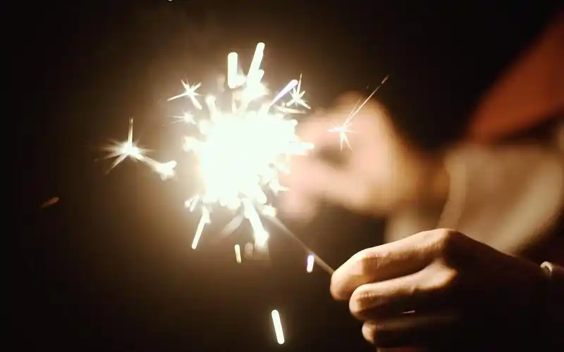 芳华慢 唯美少女  浪漫 许愿  烟花 古风 治愈