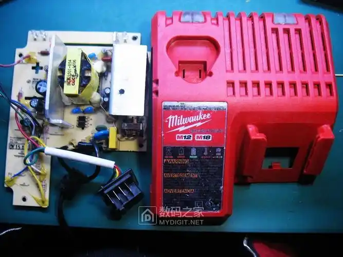 米沃奇m12m18两用充电器拆解