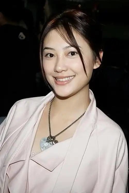 回顾"精明女人"应采儿:为何不选向佐,而是嫁家世一般的陈小春