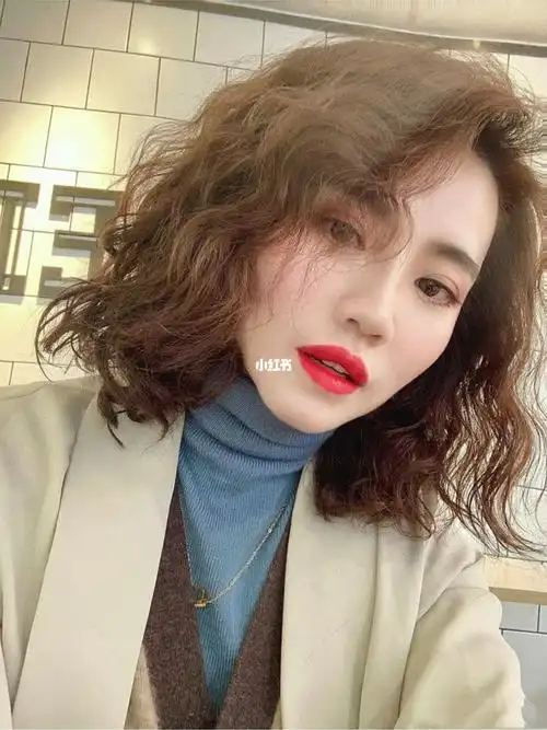 烫发分享深圳烫发推荐短发蓬松烫羊毛卷