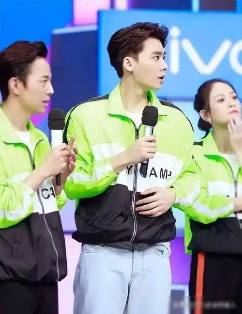 吴昕和杨幂,与李易峰牵扯最深的两位女星,当年被骂惨了_明星_风波_李