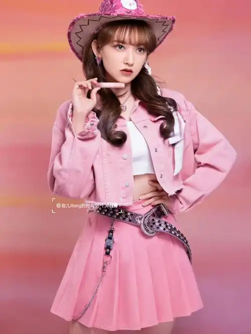 程潇粉色牛仔套装