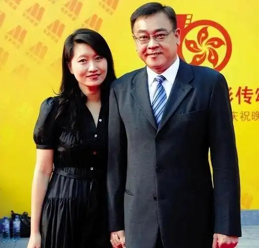 倪震与周慧敏的婚姻始终坚持丁克,尊重彼此的选择.