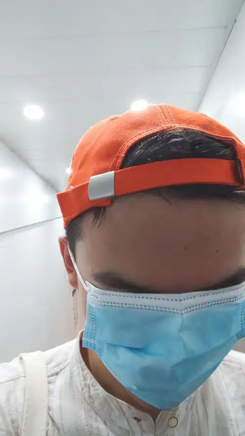 地铁上口罩遮眼睛被小破孩儿说怕鬼