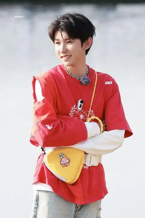王源超话#王源城市捉迷藏#  这组壁纸蛮喜欢99  @tfboys-王源  ps