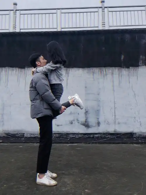 身高差27cm,这个跪膝拥抱一次性成功#恋爱日常  #男友力 #160和187