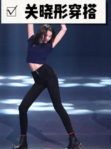 关晓彤王牌对王牌穿搭长腿抢镜现场热舞