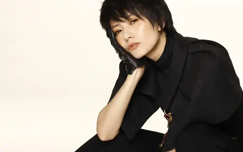 高圆圆利落俏皮短发