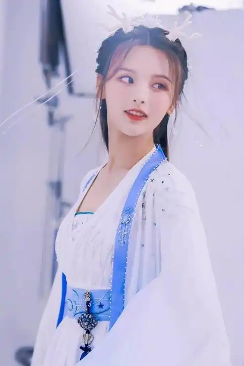 杨超越古装亮相大话手游为爱超越化身小龙女发送惊喜