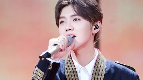 内地明星鹿晗明星风尚壁纸9