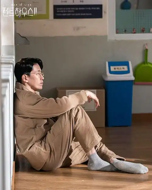 顶楼特辑严基俊花絮照更新蛋挞花絮照更新