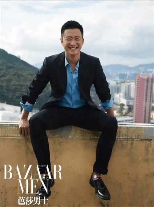 吴京喜提亚洲首帅,曾是"硬照黑洞",一个pose代言所有宣传照_照片