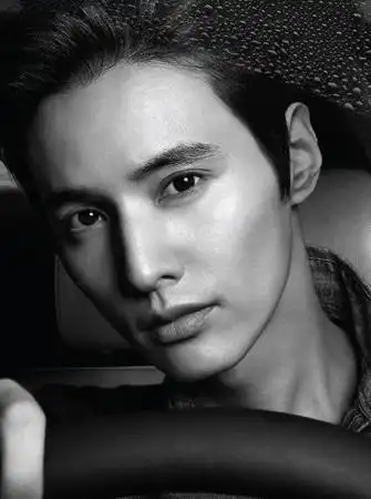 像南韩国民大叔元斌就是标准的眉毛跟眼睛靠得很近.