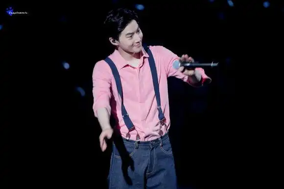 致の金俊勉情书]   我吹过你吹过的风 这算不