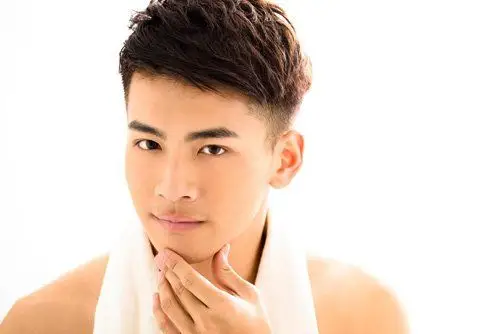 男生帅爆款小卷烫发大全高人气的短烫头发演示